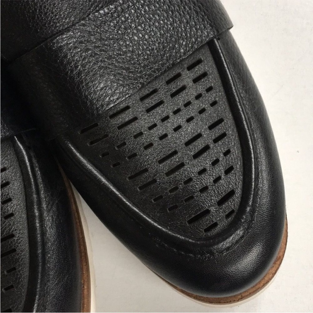 EUC Earth Brand Black Leather Loafers Size 6.5 - Picture 2 of 8